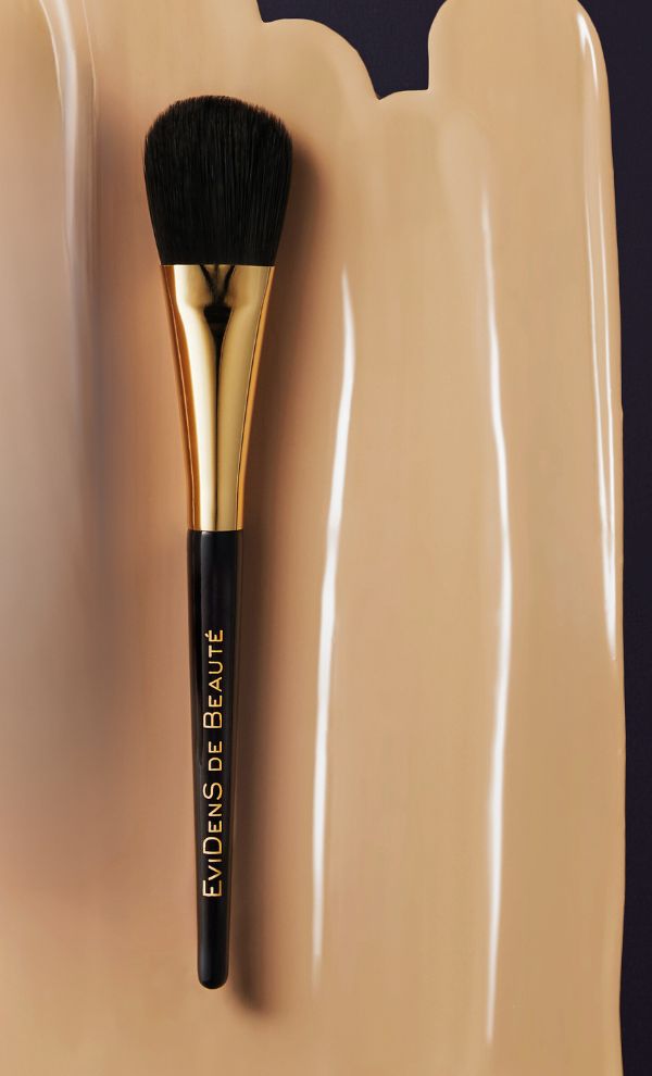 The Foundation Brush | EviDenS de Beauté